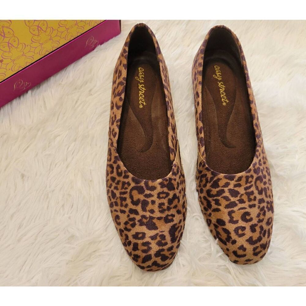 Easy Street Super Suede Leopard Peace Comfort Pumps 1 Inch Heel Sz 8.5 New